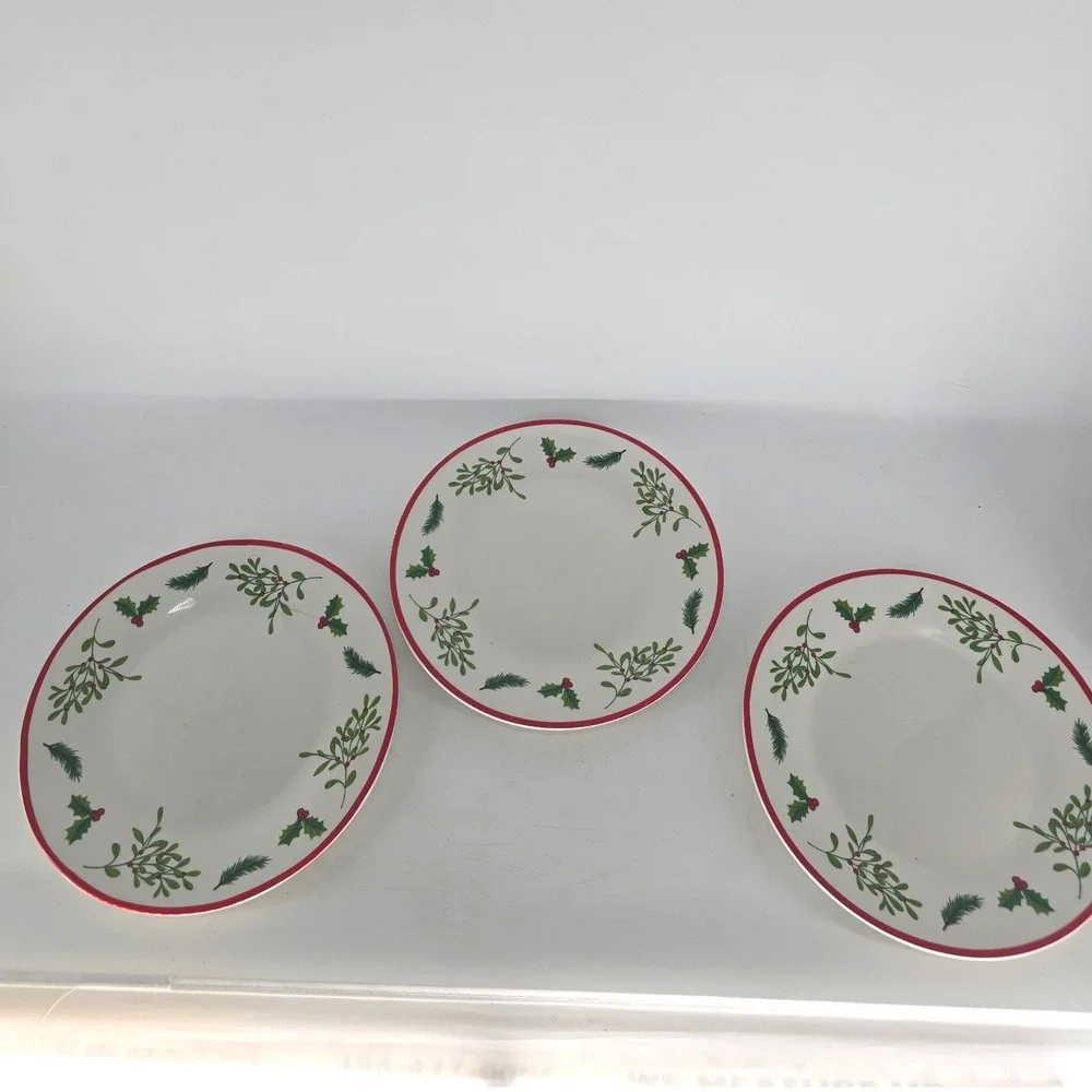 Royal Norfolk Holly Berry Christmas Dinner Plates Set of 3 Red Green 10 Inch